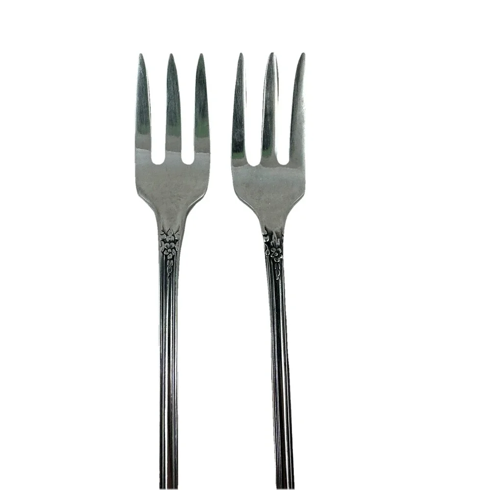 Oneida Distinction Deluxe HH Kennet Square Pickle Appetizer Relish Cocktail Fork